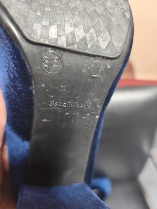 Sapatos de Senhora como novos ,Aul escuro  abludado tamanho 38