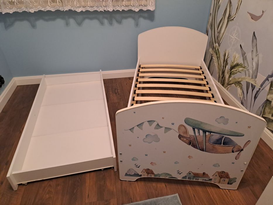 Łóżeczko, łóżko z samolotem chłopięce z materacem 70x140