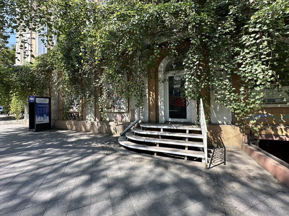 Продажа фасадного помещения в центре города