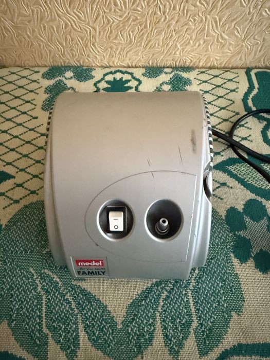 Компресорний небулайзер (інгалятор) Medel Family Silver Aerosol