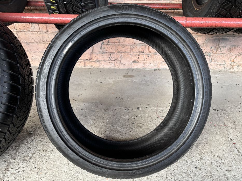 Пара зимових шин 225/35R18 Continental