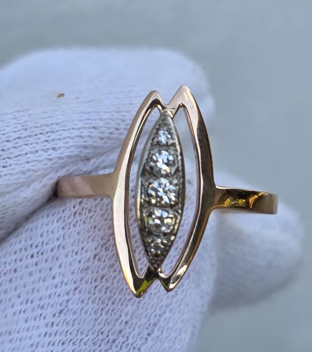 Золотое кольцо с бриллиантами ссср