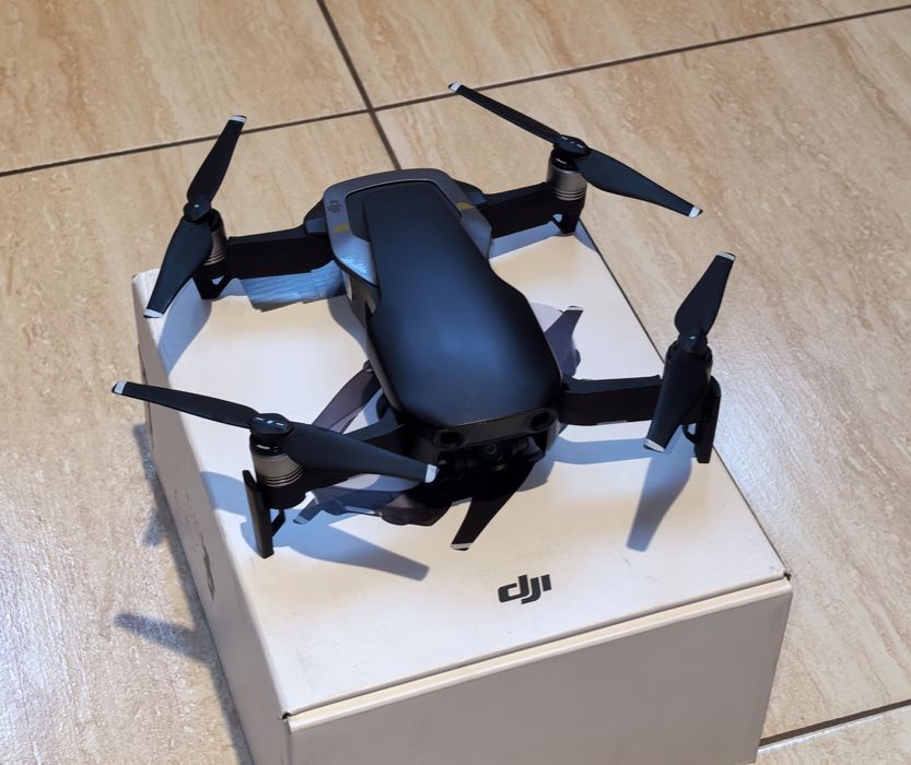 Dron Dji Mavic Air + 3 baterie, 2 kontrolery itd.