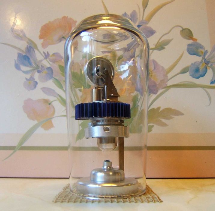 Brinquedo técnico - Motor Stirling vertical