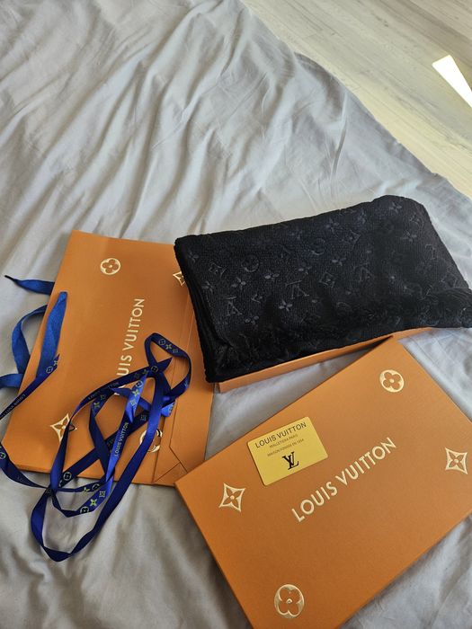 Piękny nowy szalik Louis Vuitton