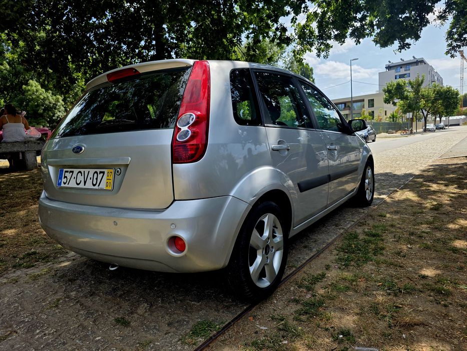 Ford Fiesta 1.25    2007/01      73 mil klm