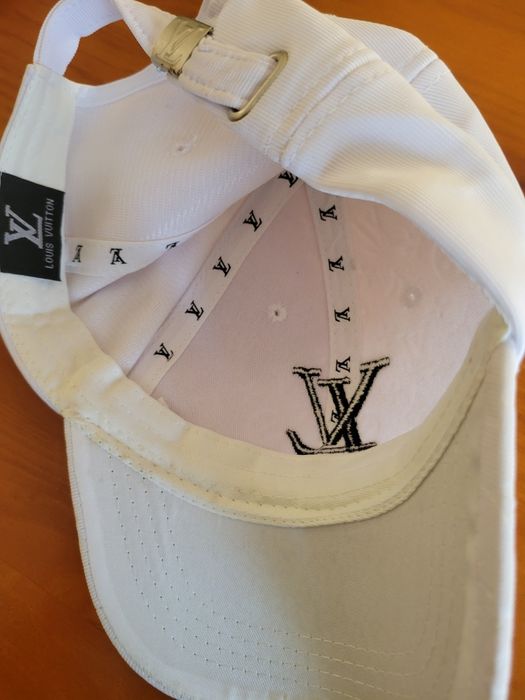 Boné LV branco novo