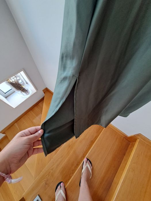 Vestido de cetim verde super lindo xs