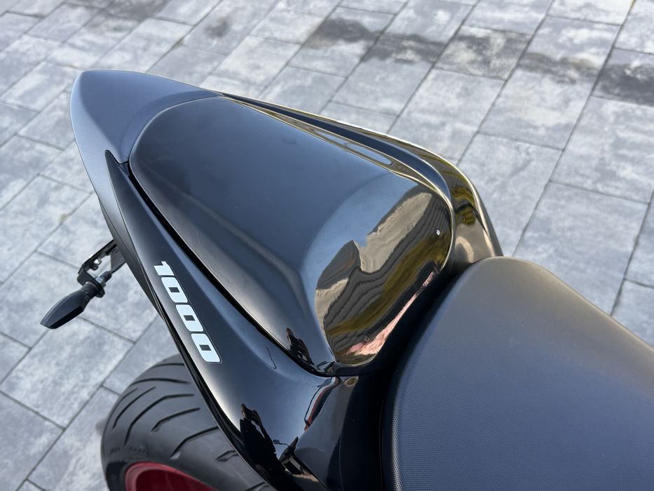 Suzuki gsx s 1000