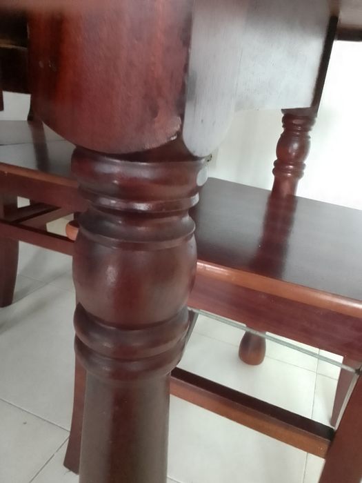 Mesa de cozinha ou casa de jantar com cerca de 2 m comprimento