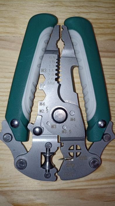 Багатофункціональний інструмент . Стриппер.