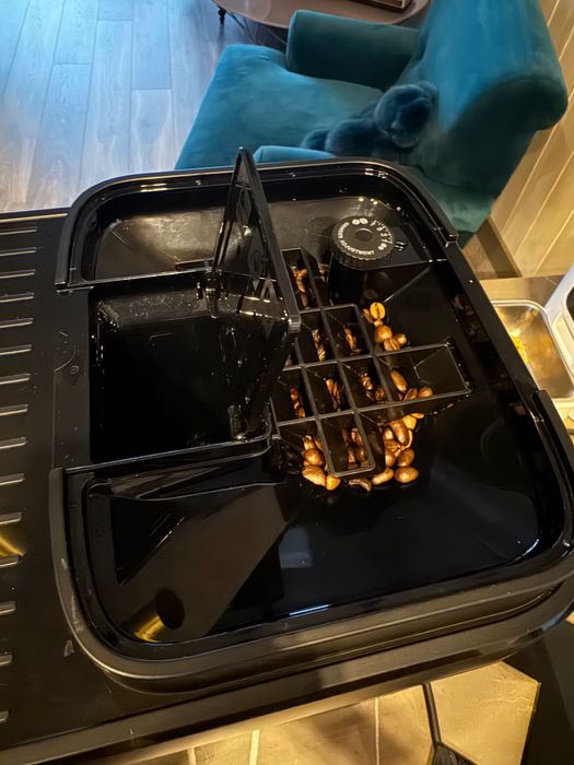 Кавомашина DeLonghi Magnifica EVO