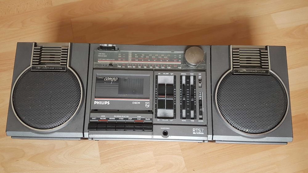 zabytkowy BoomBox Philips D-8234 z lat 80.