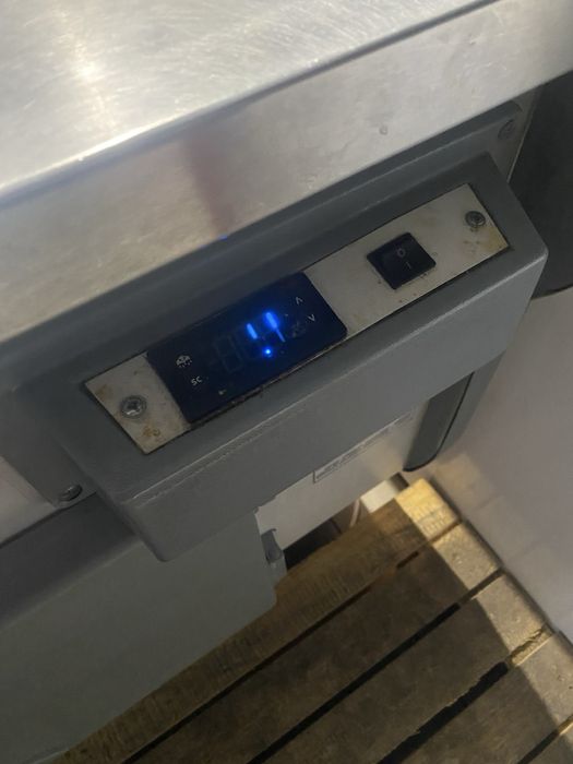 Продам дві холодильні вітрини б/у