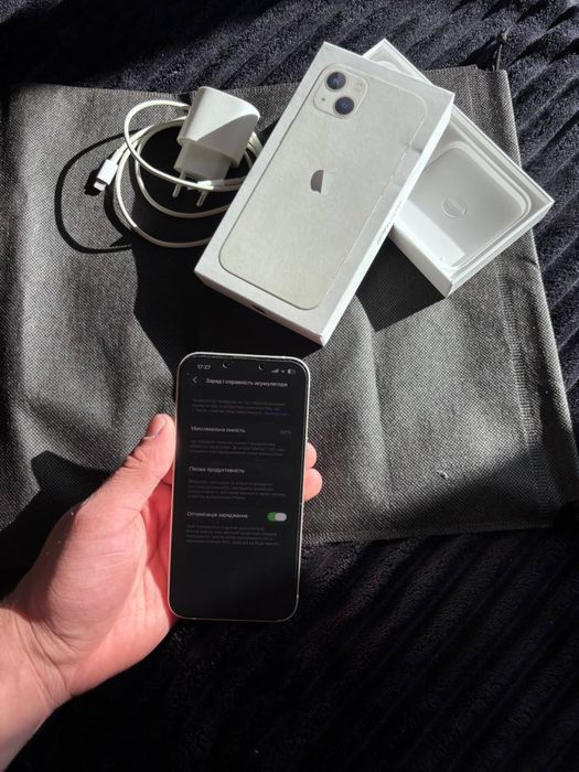 iPhone 13 128GB White / Starlight