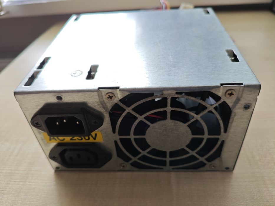 Блок живлення JNC 300ATX-P4 та Delux KYP-450 ATX