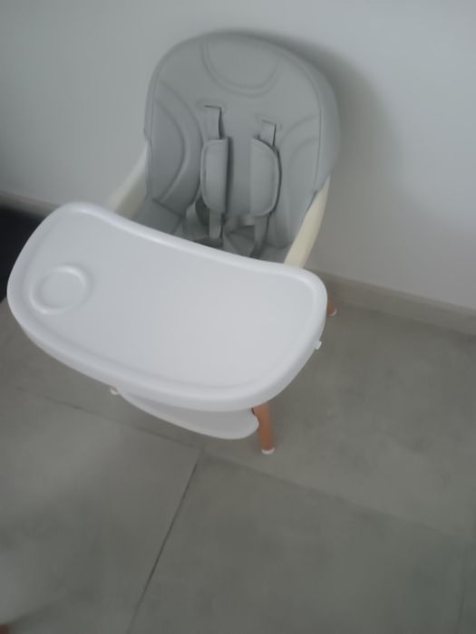 Krzesełko do karmienia Skiddou