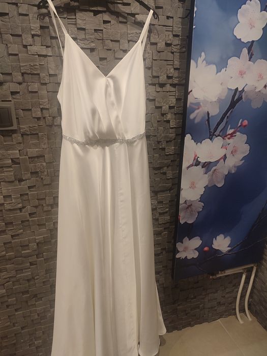 Satynowa suknia slubna