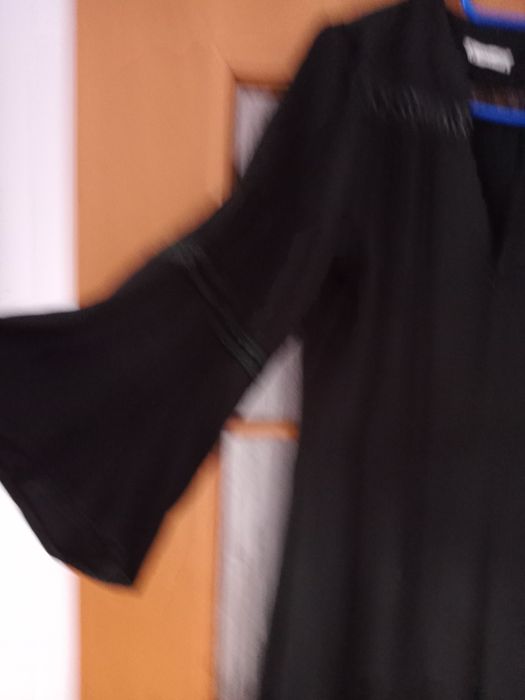 Sukienka czarna za kolano