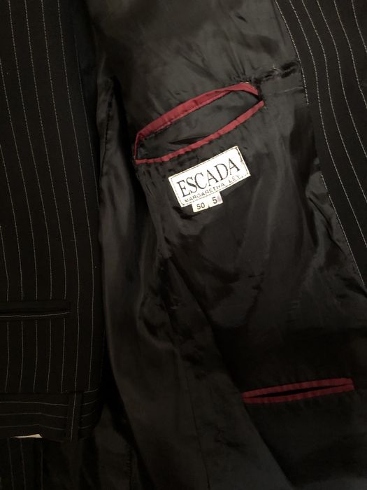 Мужской костюм классический черный в полоску