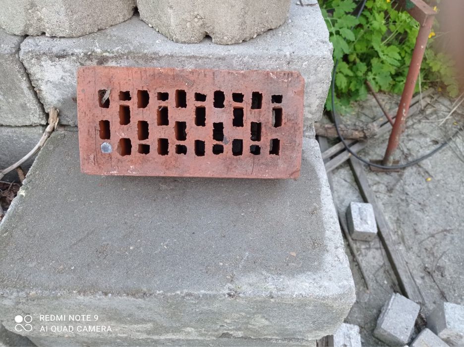 Cegły ceramiczne dziurawka (Raben)