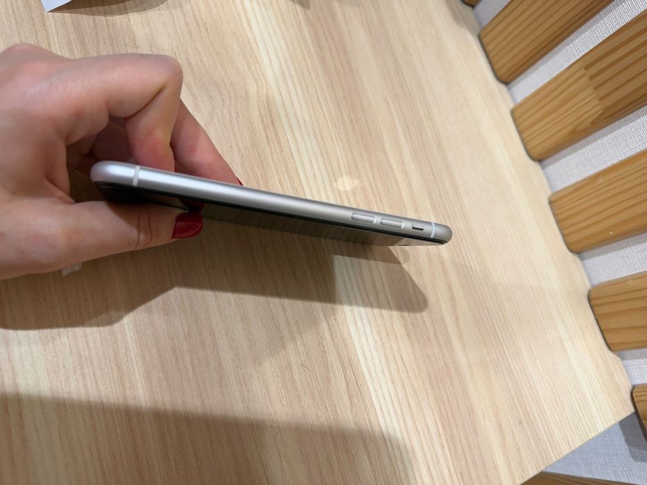 Продам iPhone XR (White) 256 Гб