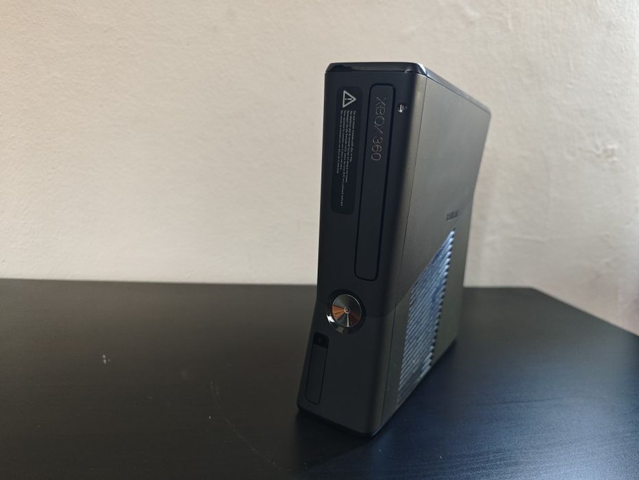 XBOX 360 (Com Caixa e Acessórios)