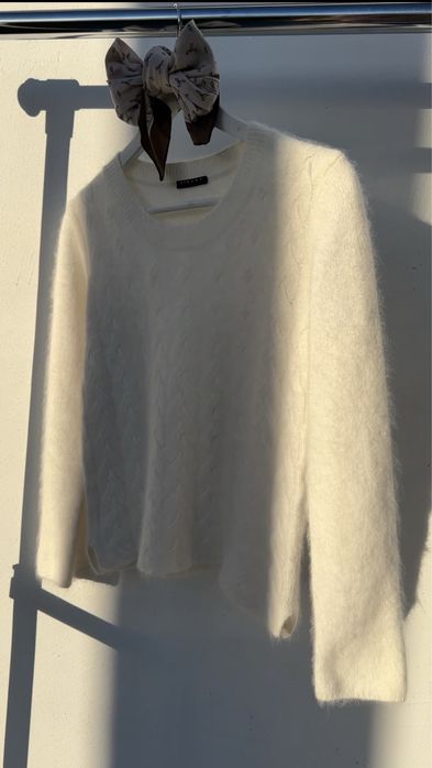 Молочний светр ангора  Sisley