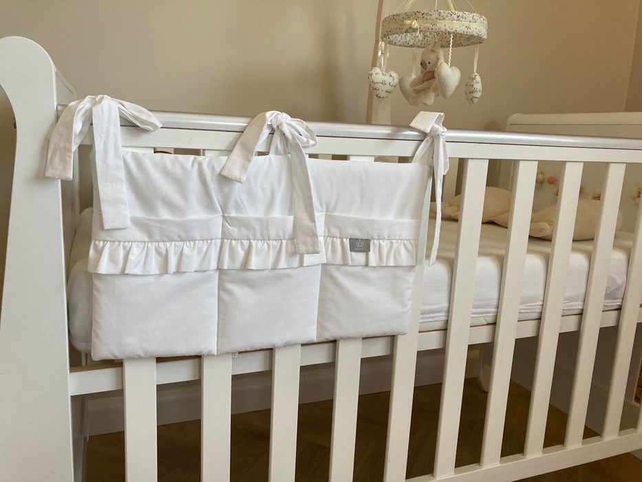 Organizer na łóżeczko z falbanką Biały bawełniany!