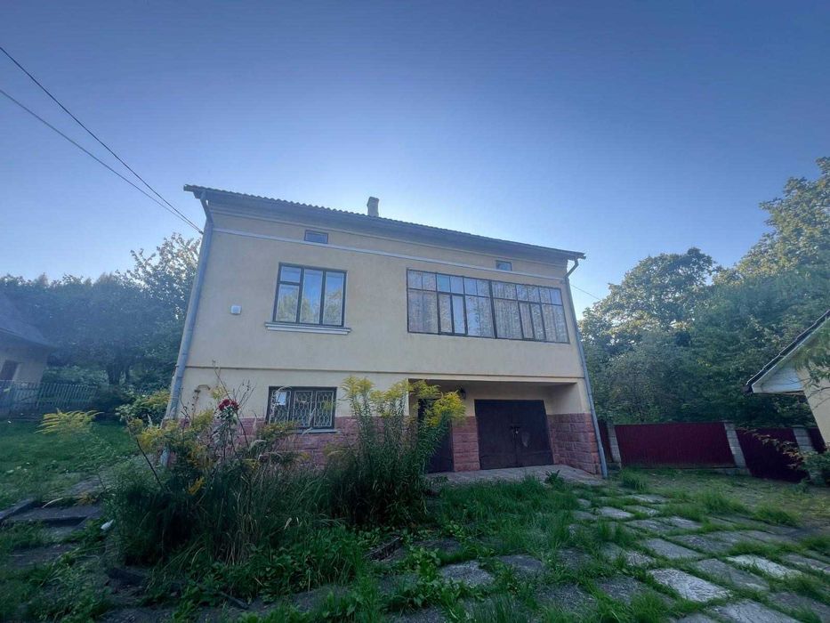 Будинок під лісом