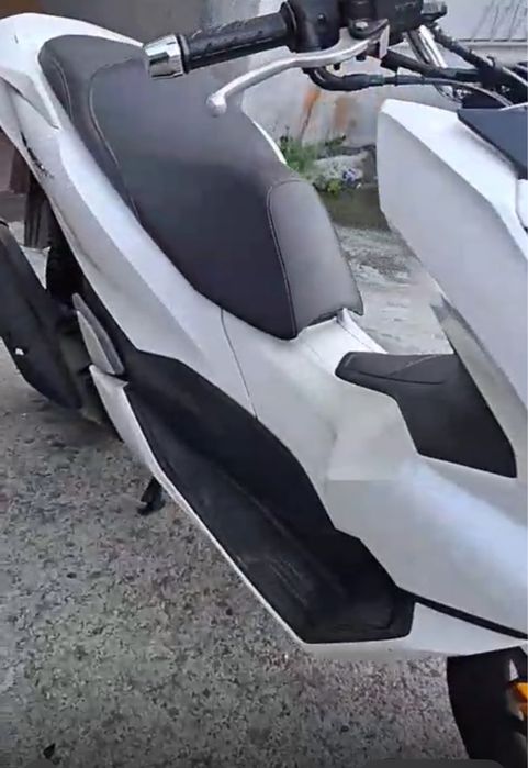 Moto pcx 2021 , revisada e em boas condicoes