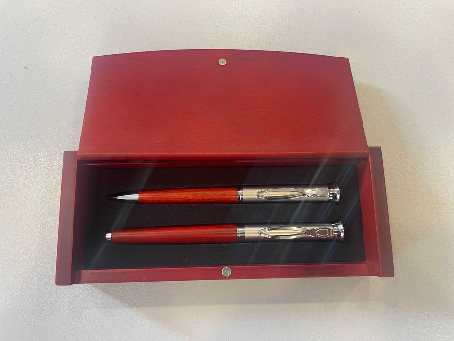 Zestaw Pióro wieczne i długopis. Wysoka jakość. Nieużywane.