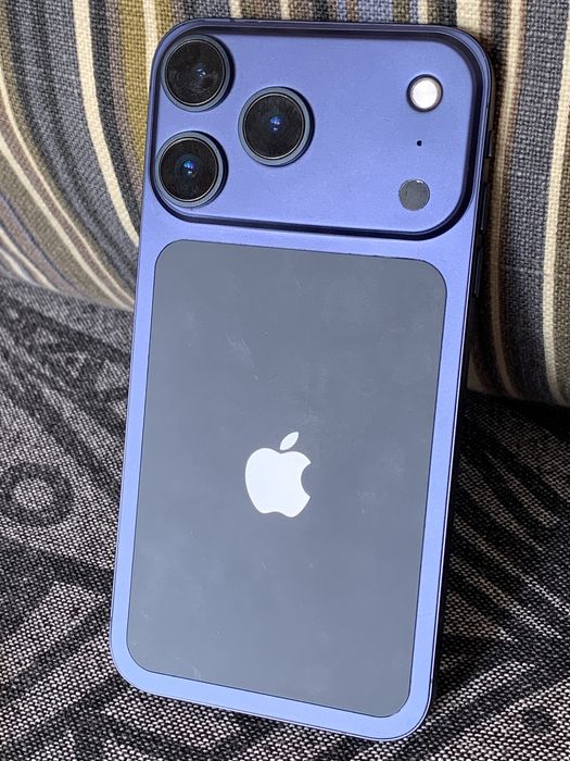 Iphone XR em chassi 17 pro LER
