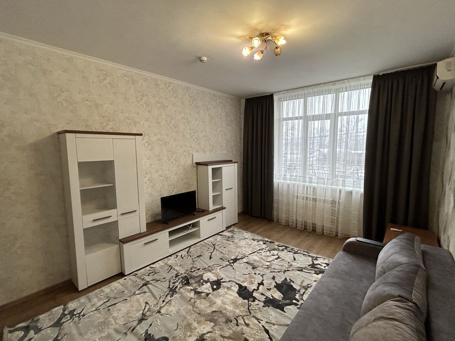 Здається тепла однокімнатна квартира ! метро Чернігівська!