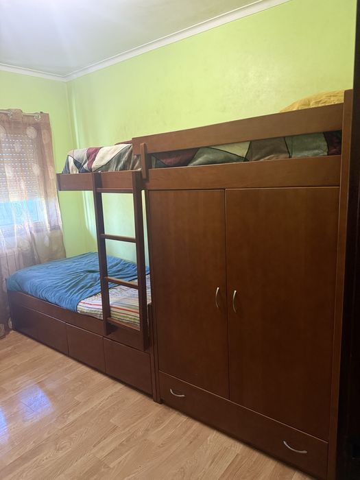 Vendo quarto de solteiro com duas camas em pinho