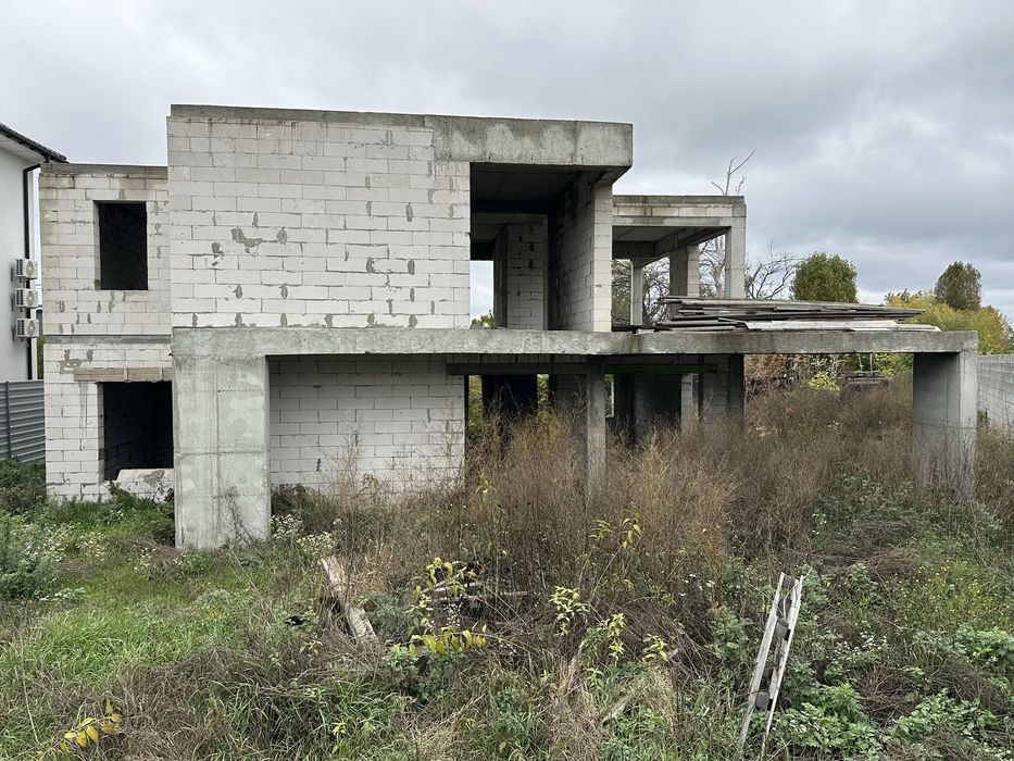 Продаж недобудованого будинку 230м.кв 5 соток землі к.м.Щастя (Жуляни)