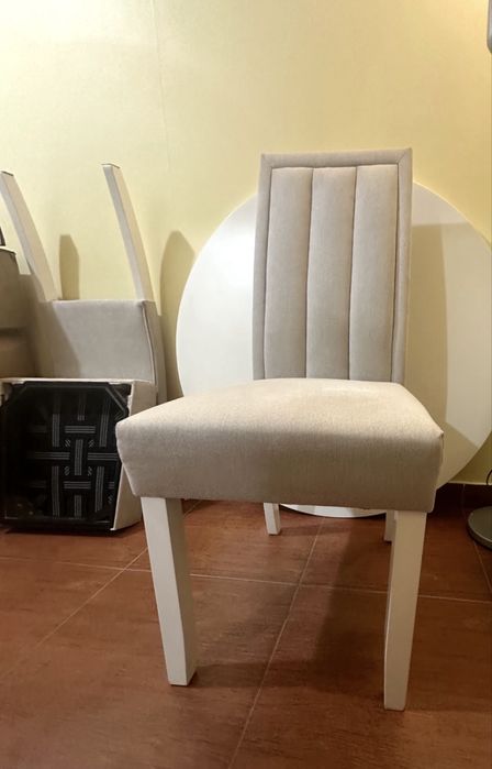 Vendo 4 Cadeiras Sala de Jantar em mto bom estado,