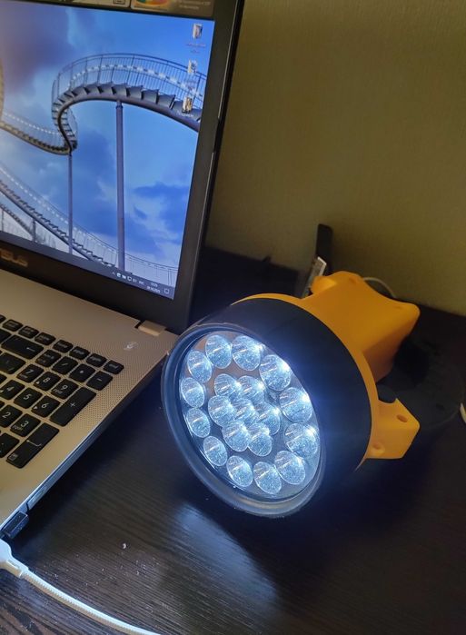 Настольная лампа-фонарь Ultraflash UF3712LED с 19+8 LED