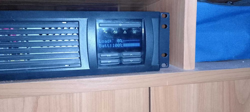 zasilacz UPS APC SMT1500RMI2U.