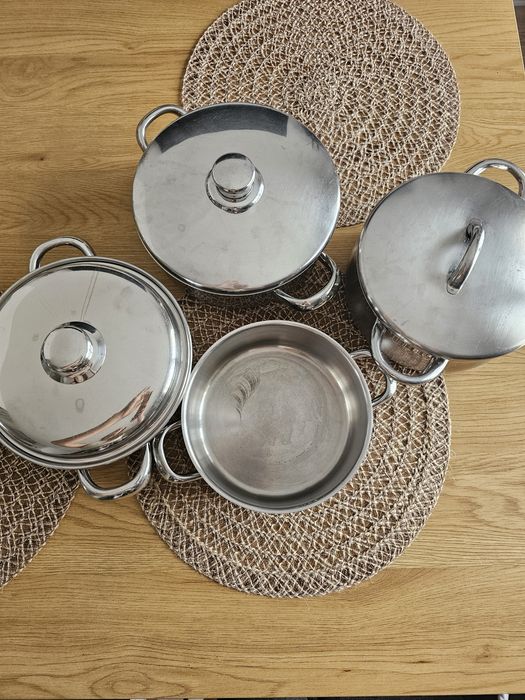Conjunto de 4 panelas com 3 tampas