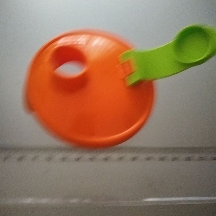 Tupperware/mealheiro em pele