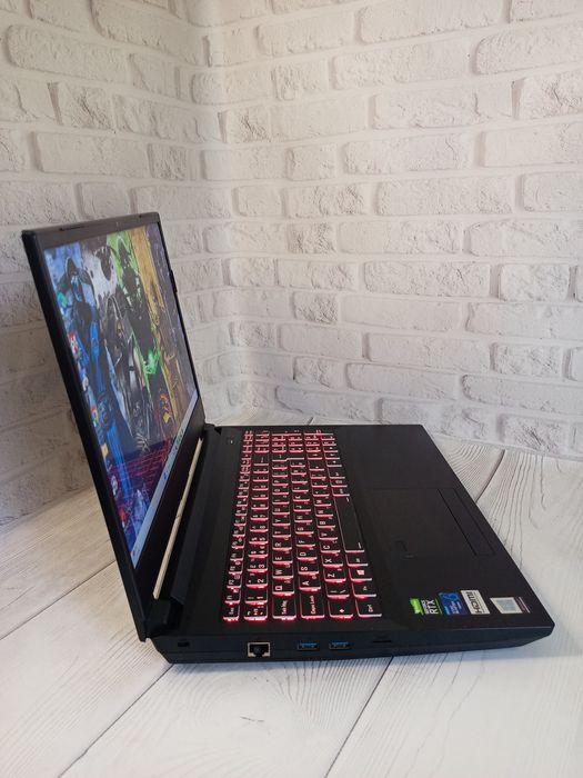 Геймерський ноутбук PC Specialist Clevo NH50AF1 Ryzen 7  RTX 2060