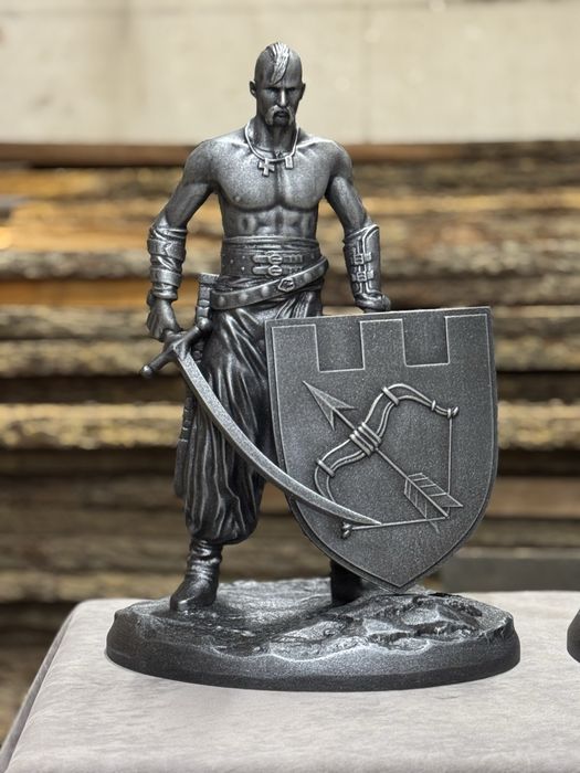 Деревʼяна статуетка-скульптура «Український козак»