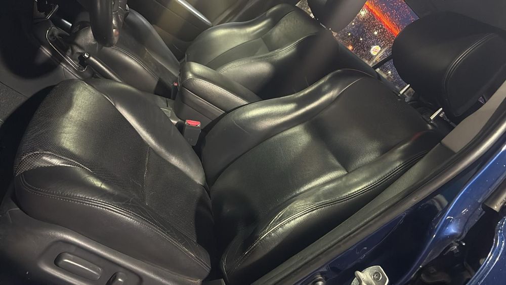 Toyota Avensis T25    fotel fotele kubełki  kierowcy pasażera skórzane elektryczne  skóra CENA ZA 2 SZTUKI