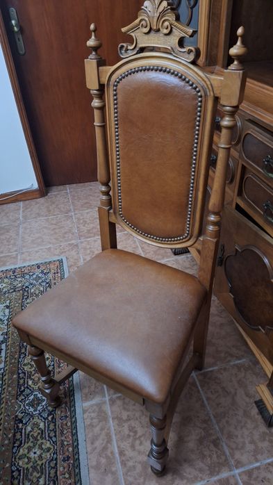 Mesa de madeira extensível e 6 cadeiras