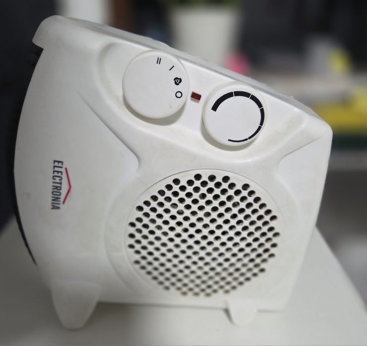 Aquecedor Elétrico Portátil ELECTRONIA – Calor Instantâneo!