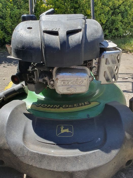 Kosiarka spalinowa z napędem John Deere JS63