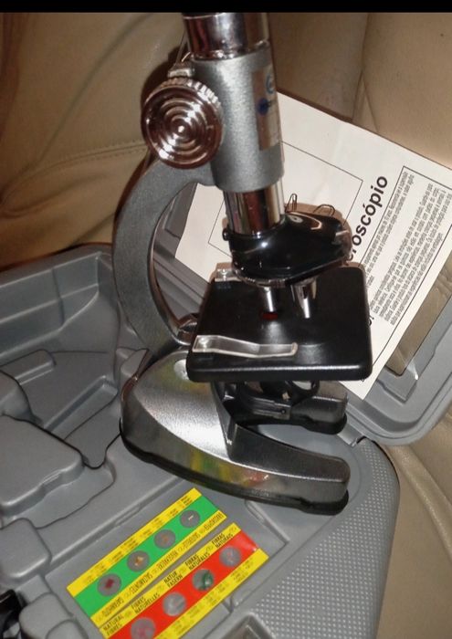 Microscópio novo