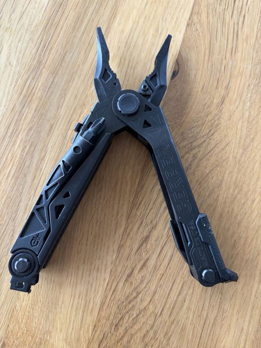 Gerber Center Drive Black