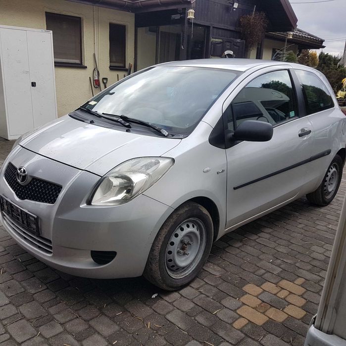 lampa reflektor toyota yaris II 2 08r P9 oryginał